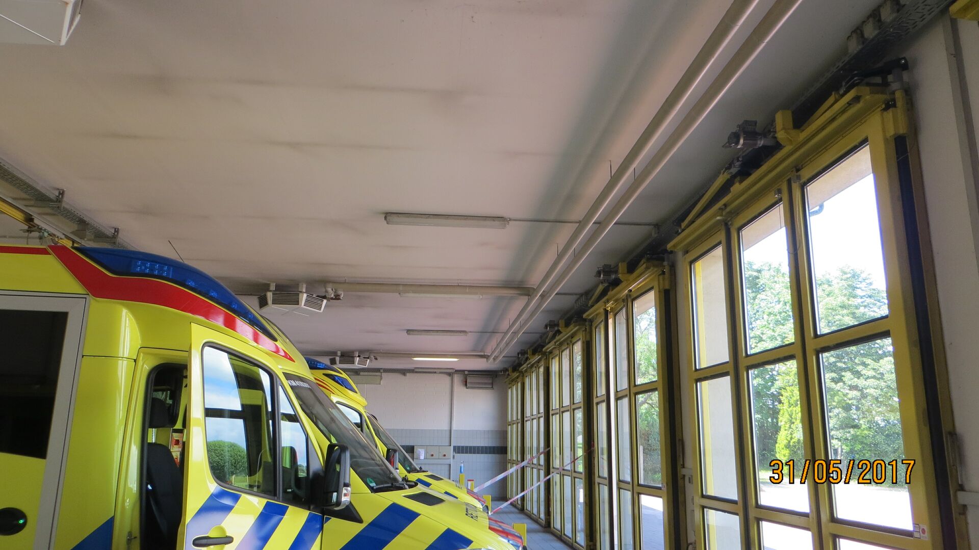 Tortechnik & Falttor-Anlage - für Rettungswache & Feuerwehrstützpunkt