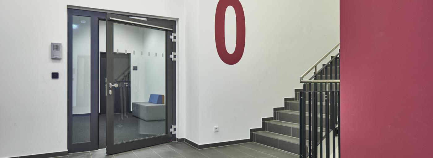 Automatik-Drehflügelanlage mit Glastür - z.B. für Bürohaus oder Klinik